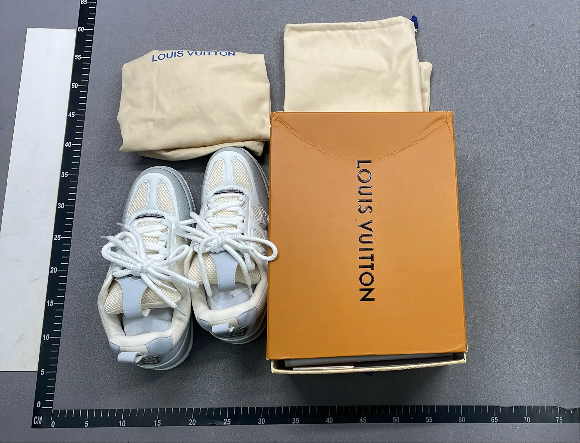 1:1 Batch LOUIS VUITTON shoes-1  in the Best OopBuy Spreadsheet QC photos