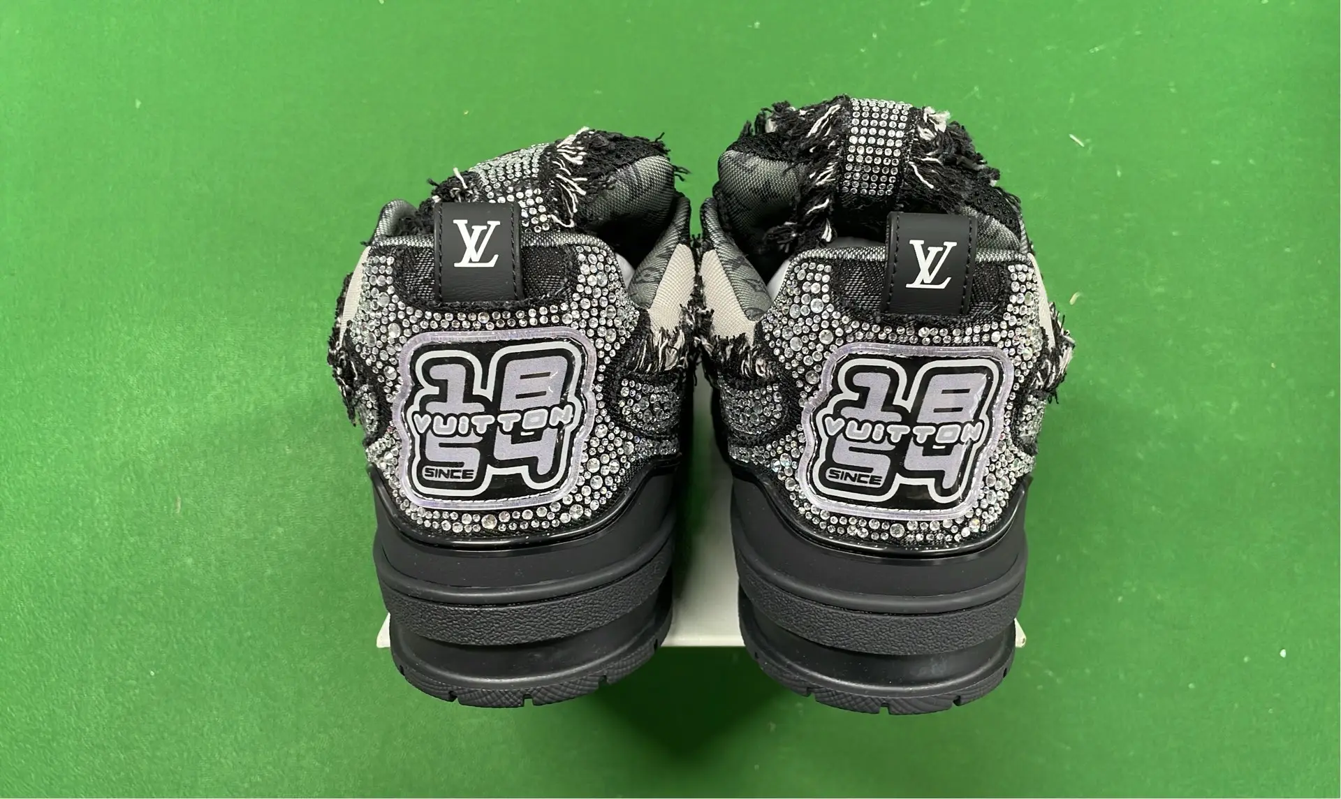 1:1 Batch LOUIS VUITTON shoes-1  in the Best OopBuy Spreadsheet QC photos