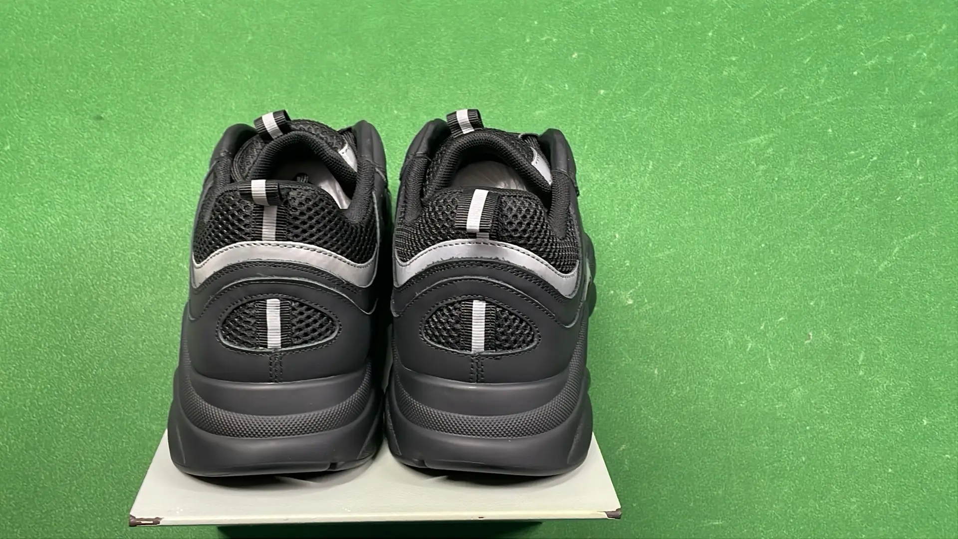 1:1 Batch DIOR B22 Shoes-1  in the Best OopBuy Spreadsheet QC photos
