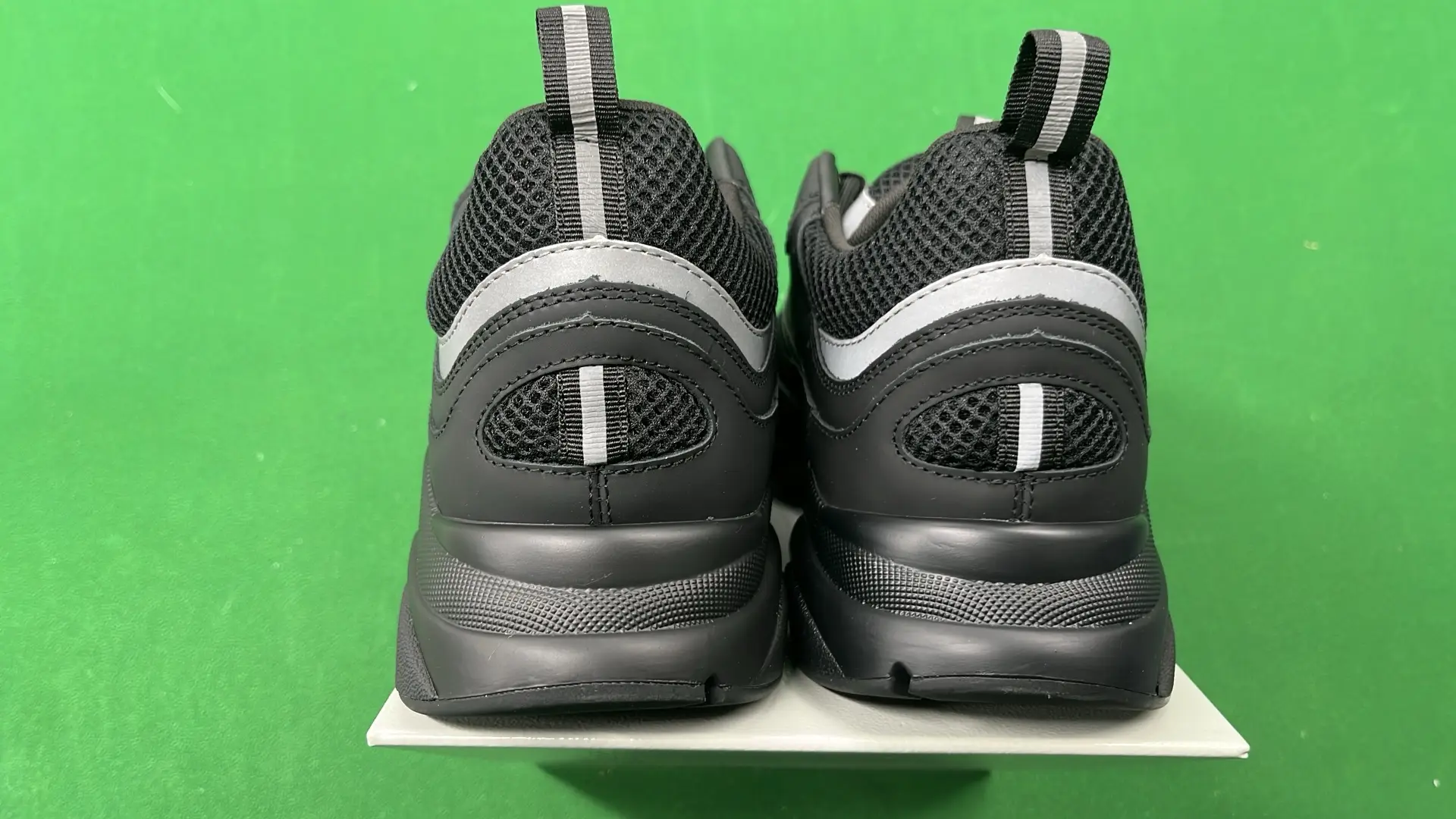 1:1 Batch DIOR B22 Shoes-1  in the Best OopBuy Spreadsheet QC photos