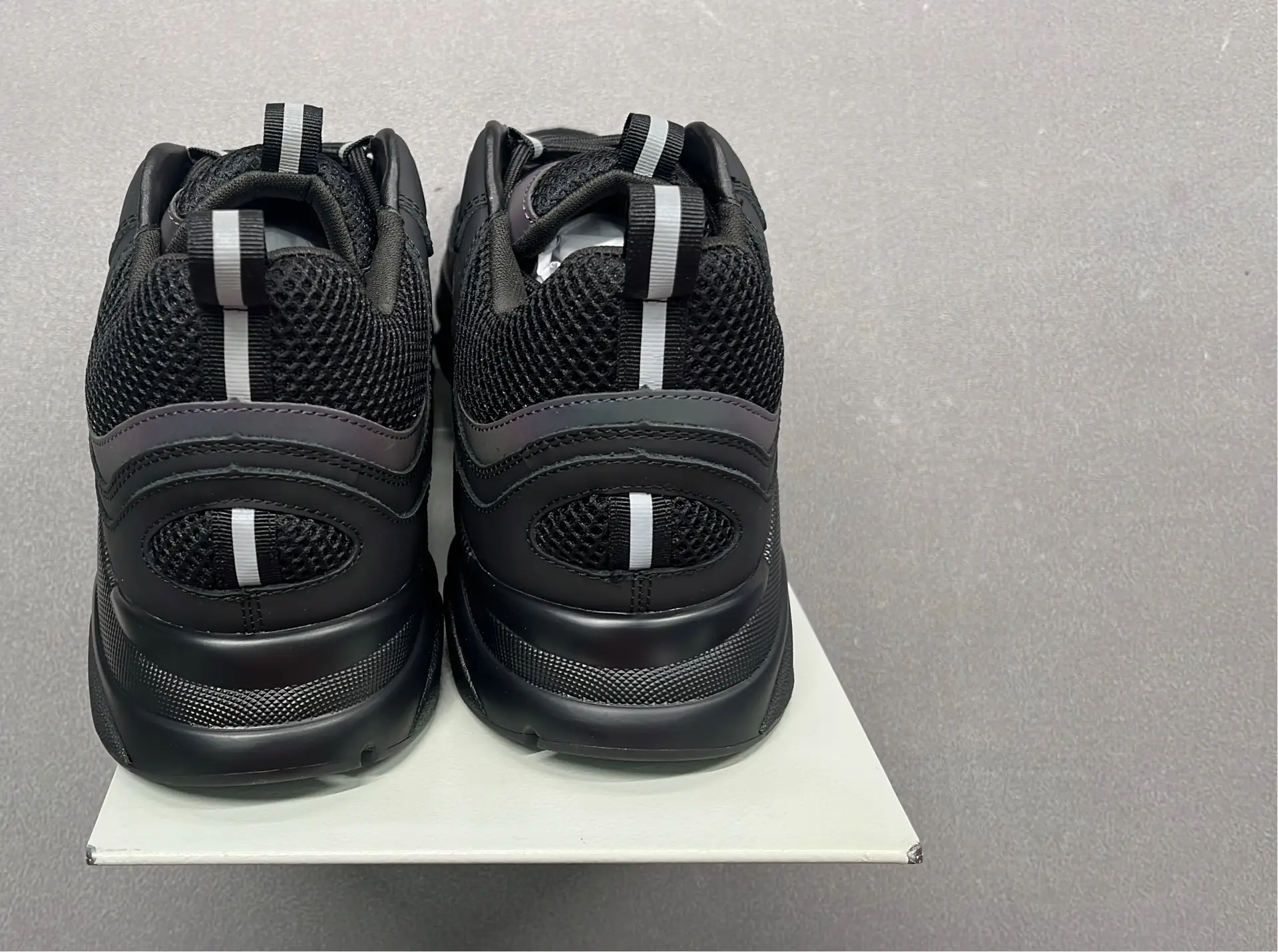 1:1 Batch DIOR B22 Shoes-1  in the Best OopBuy Spreadsheet QC photos