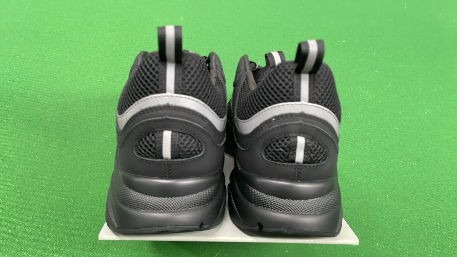 1:1 Batch DIOR B22 Shoes-1  in the Best OopBuy Spreadsheet QC photos