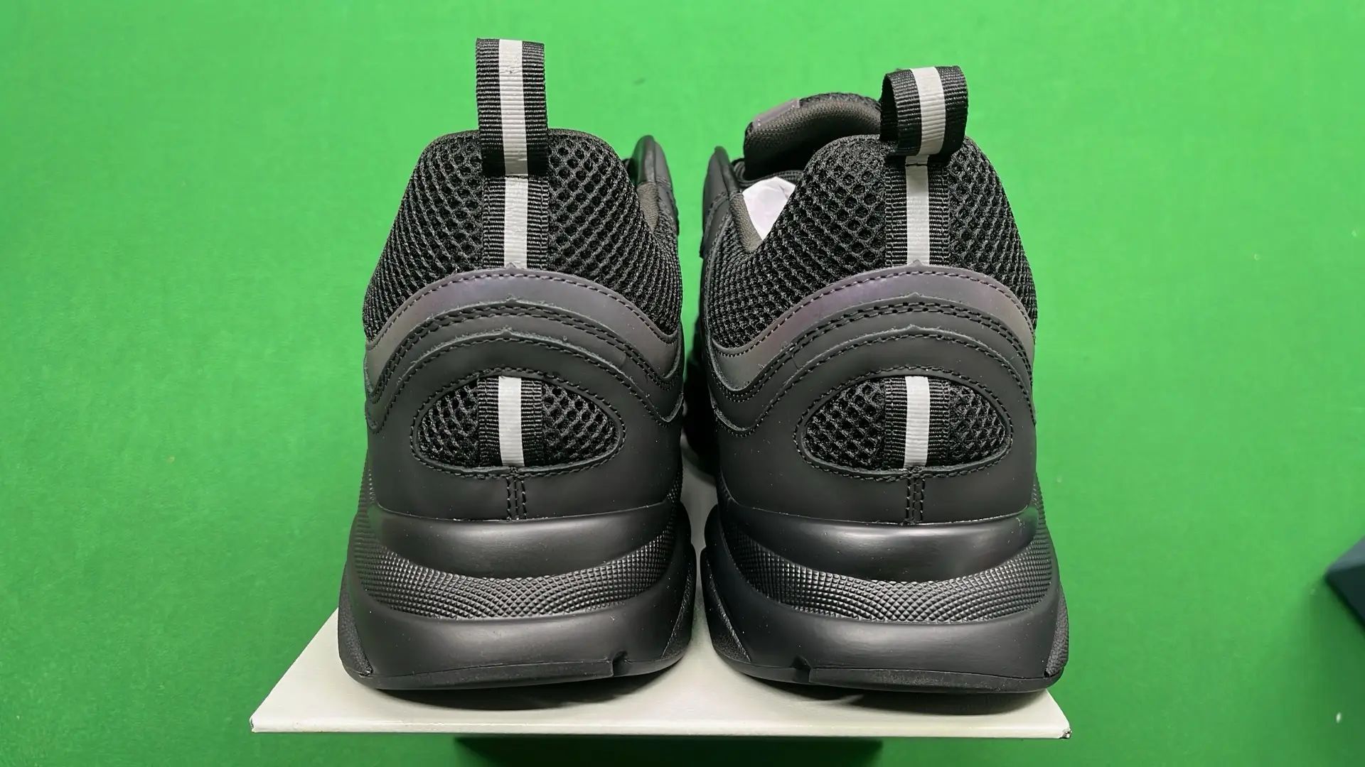 1:1 Batch DIOR B22 Shoes-1  in the Best OopBuy Spreadsheet QC photos