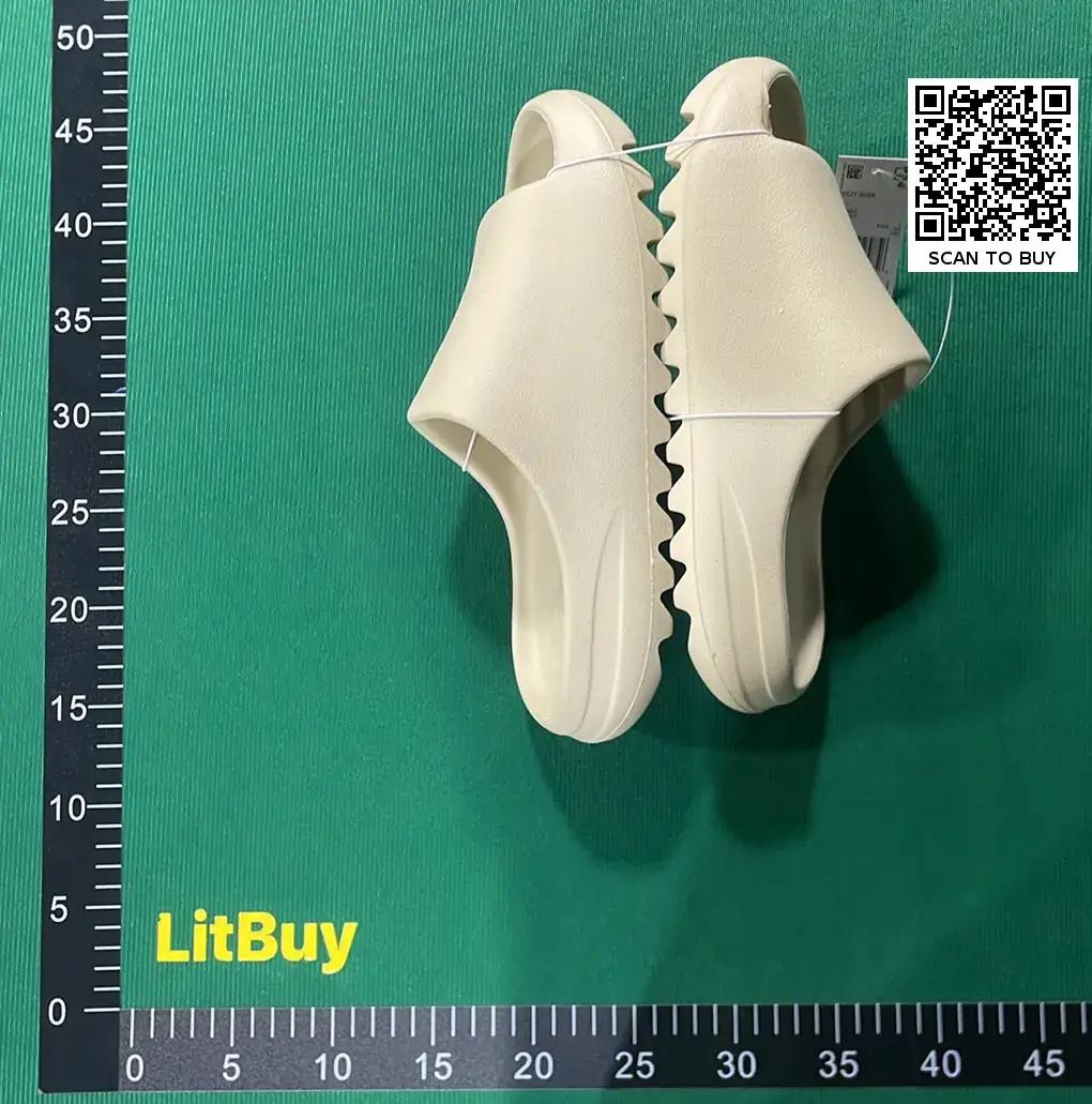 Adidas Originals Yeezy Slide (10+)  in the Best OopBuy Spreadsheet QC photos