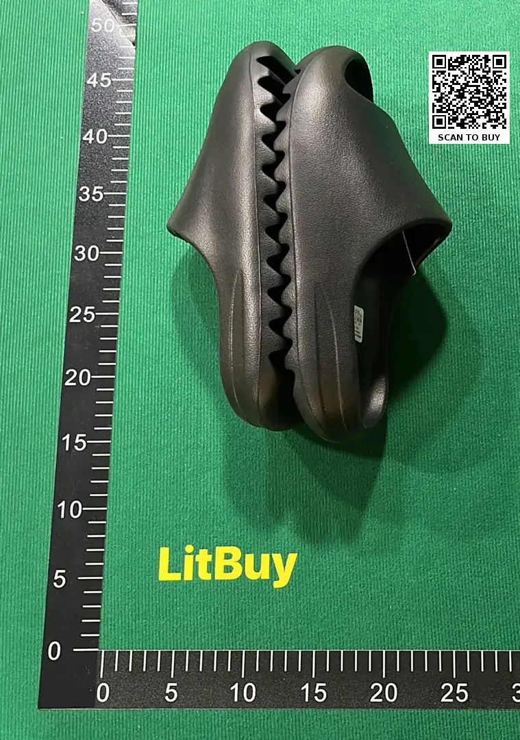 Adidas Originals Yeezy Slide (10+)  in the Best OopBuy Spreadsheet QC photos
