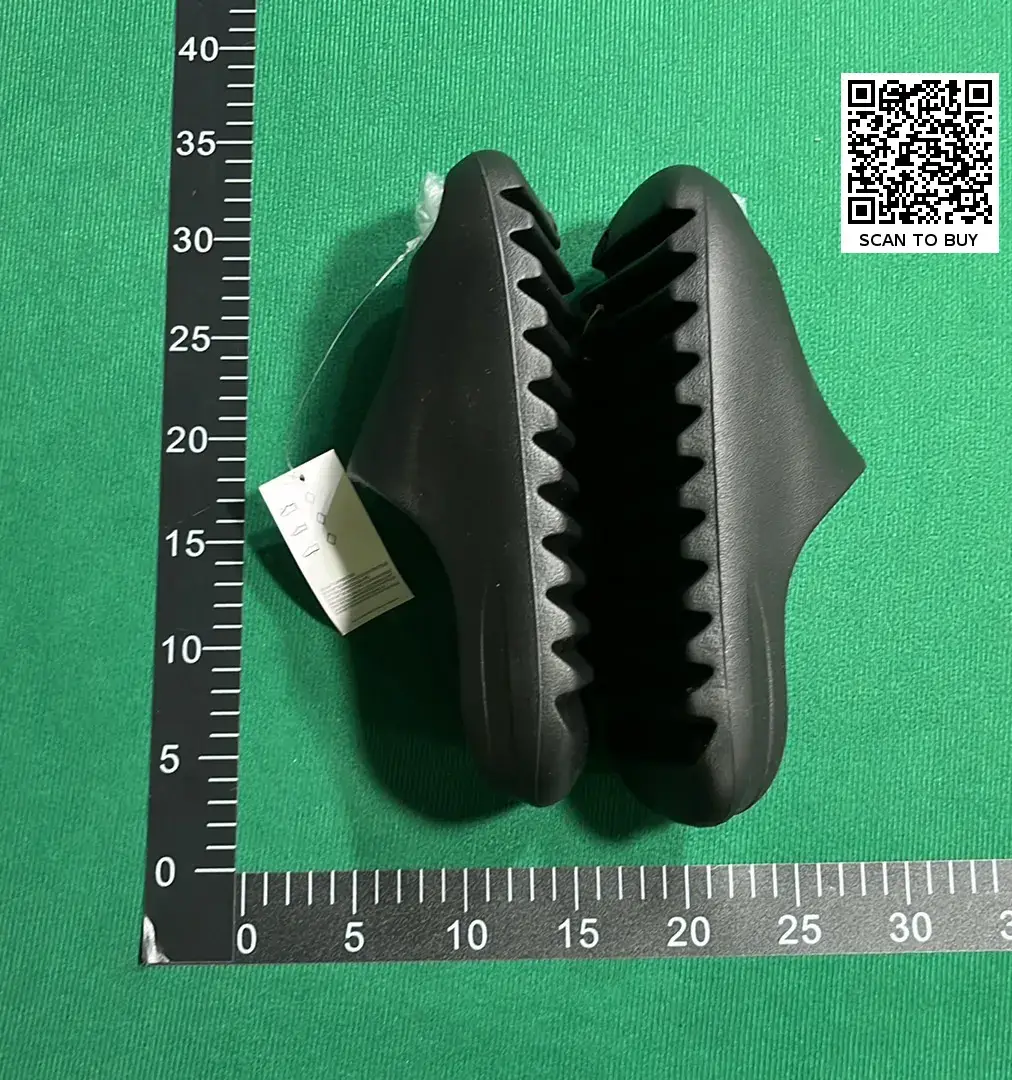 Adidas Originals Yeezy Slide (10+)  in the Best OopBuy Spreadsheet QC photos