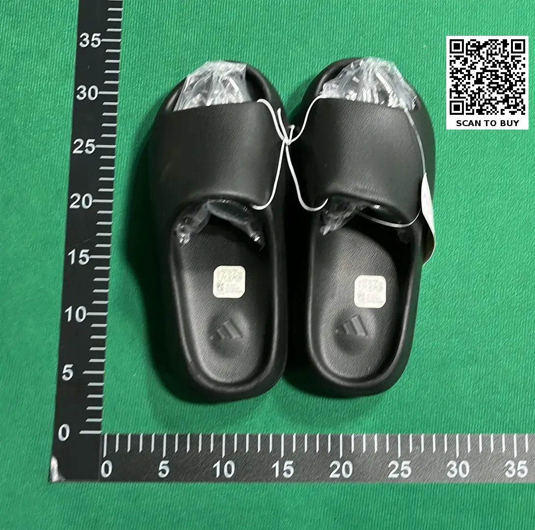 Adidas Originals Yeezy Slide (10+)  in the Best OopBuy Spreadsheet QC photos