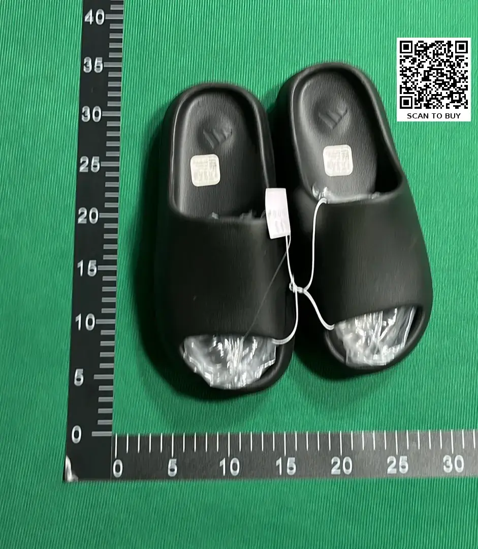 Adidas Originals Yeezy Slide (10+)  in the Best OopBuy Spreadsheet QC photos