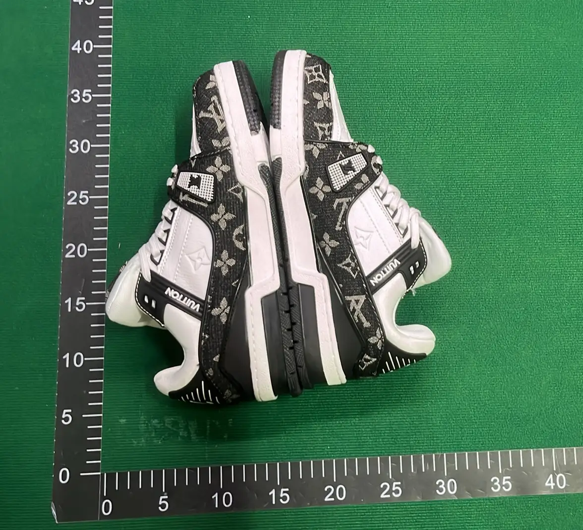 Louis Vuitton Trainer （25+）  in the Best OopBuy Spreadsheet QC photos