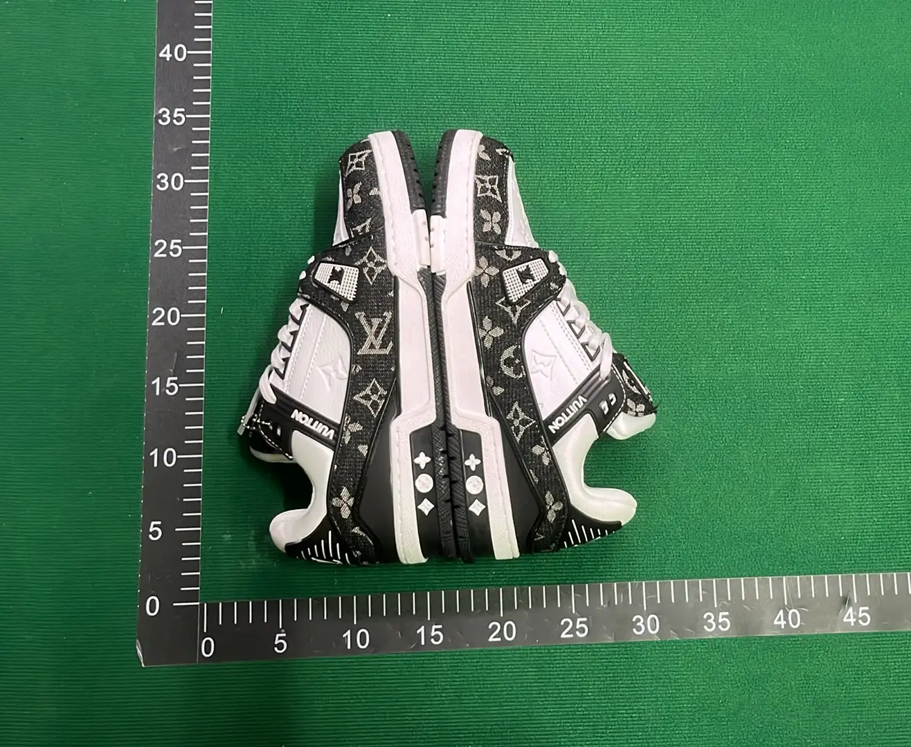 Louis Vuitton Trainer （25+）  in the Best OopBuy Spreadsheet QC photos