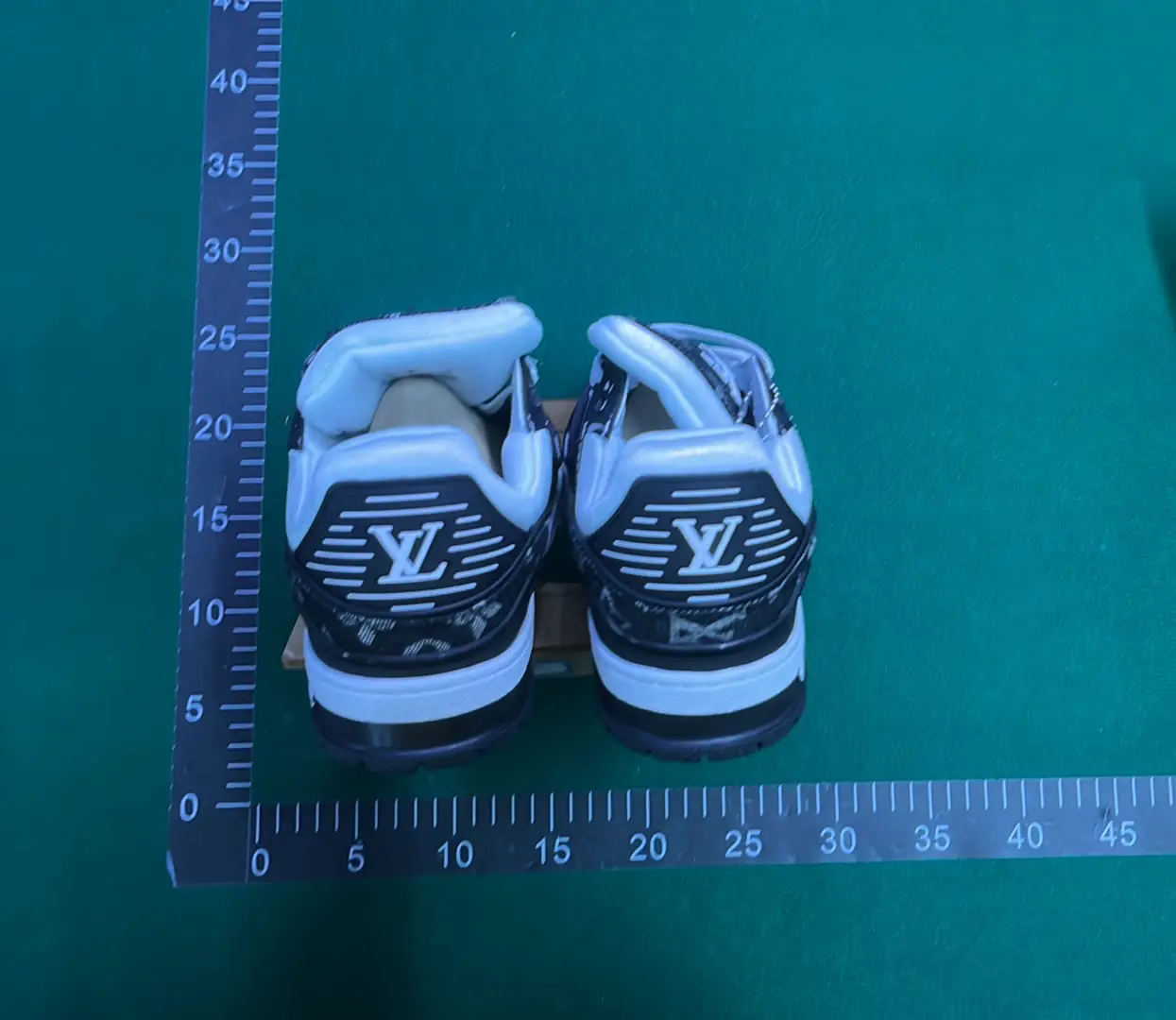 Louis Vuitton Trainer （25+）  in the Best OopBuy Spreadsheet QC photos