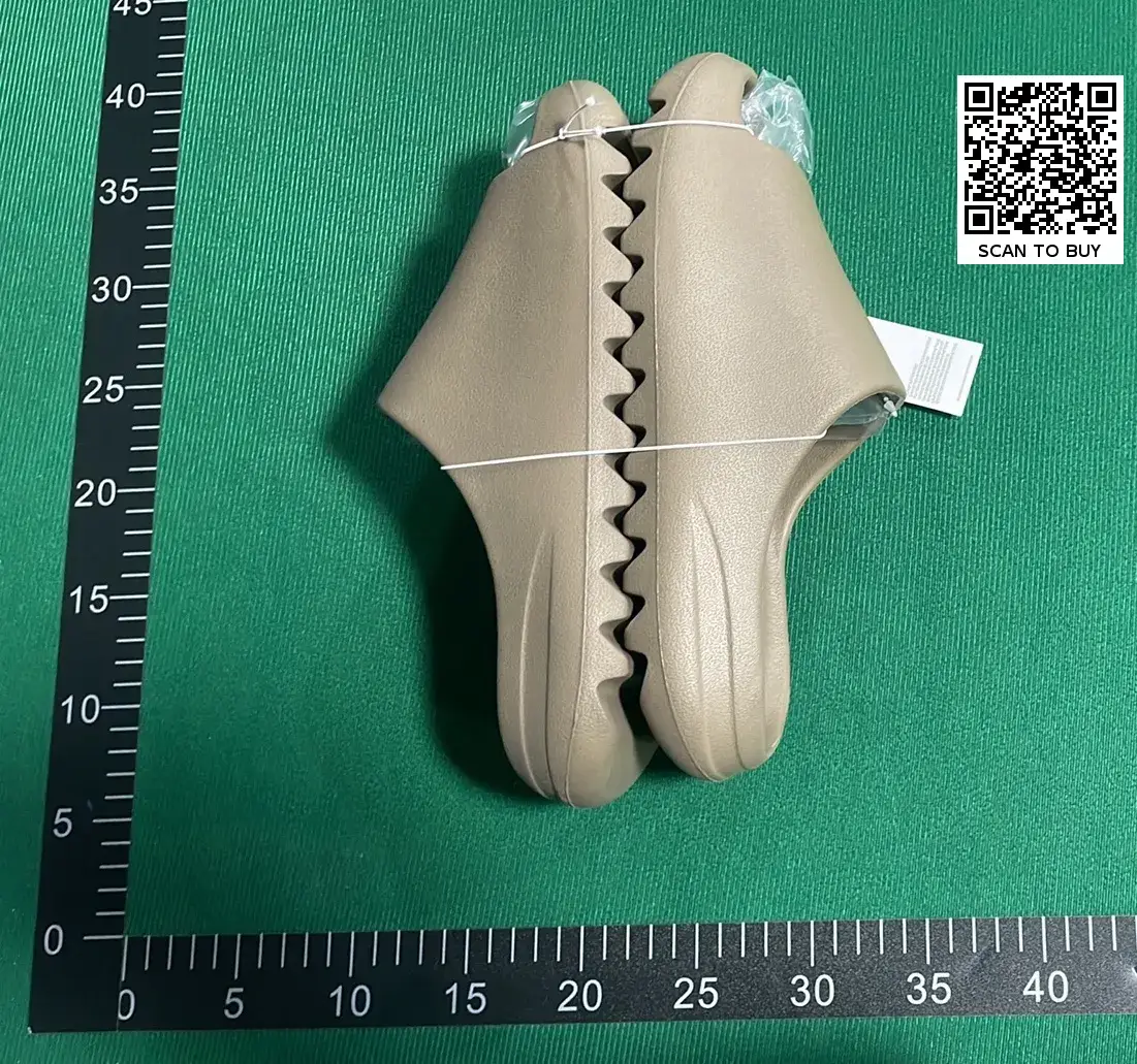 Adidas Originals Yeezy Slide (10+)  in the Best OopBuy Spreadsheet QC photos