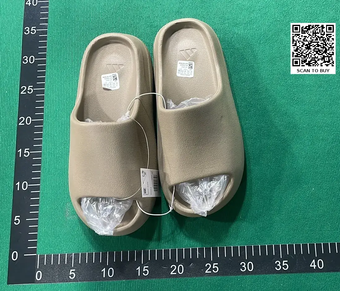 Adidas Originals Yeezy Slide (10+)  in the Best OopBuy Spreadsheet QC photos