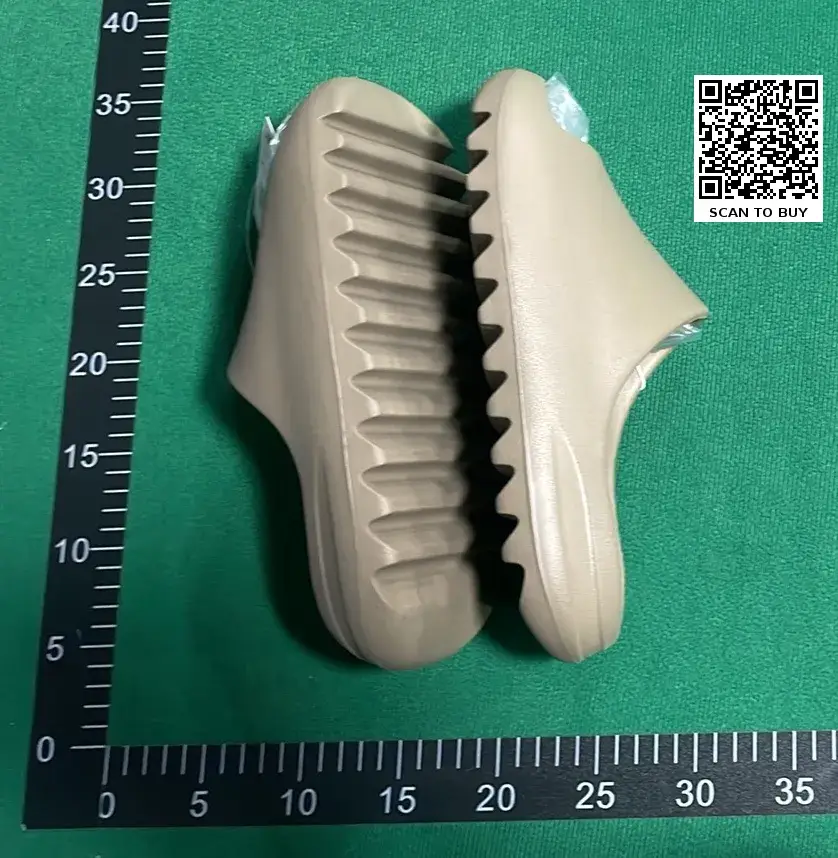 Adidas Originals Yeezy Slide (10+)  in the Best OopBuy Spreadsheet QC photos
