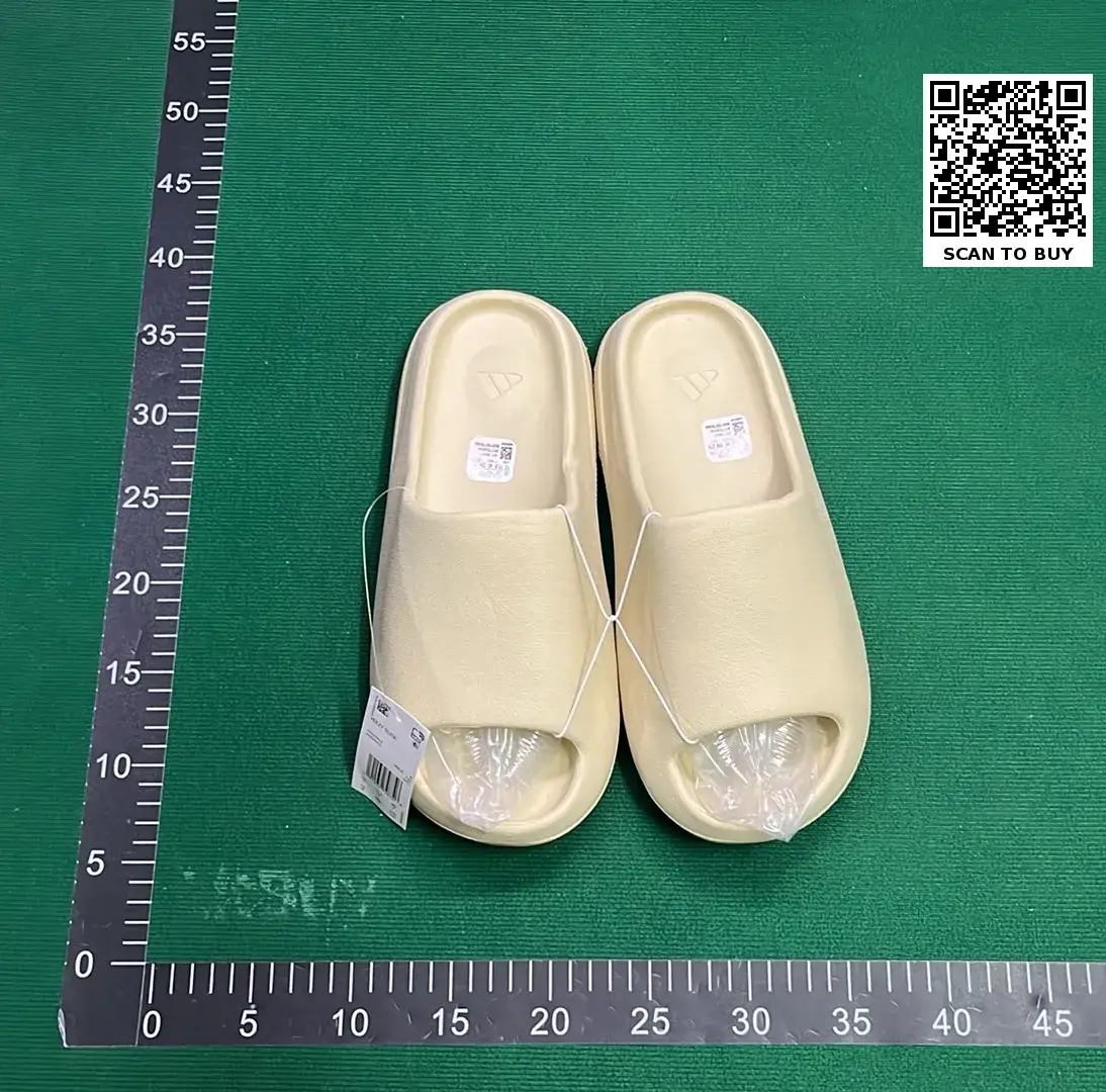 Adidas Originals Yeezy Slide (10+)  in the Best OopBuy Spreadsheet QC photos