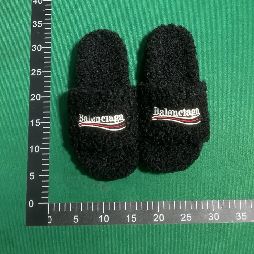 Balenciaga Furry (5+)  in the Best OopBuy Spreadsheet QC photos