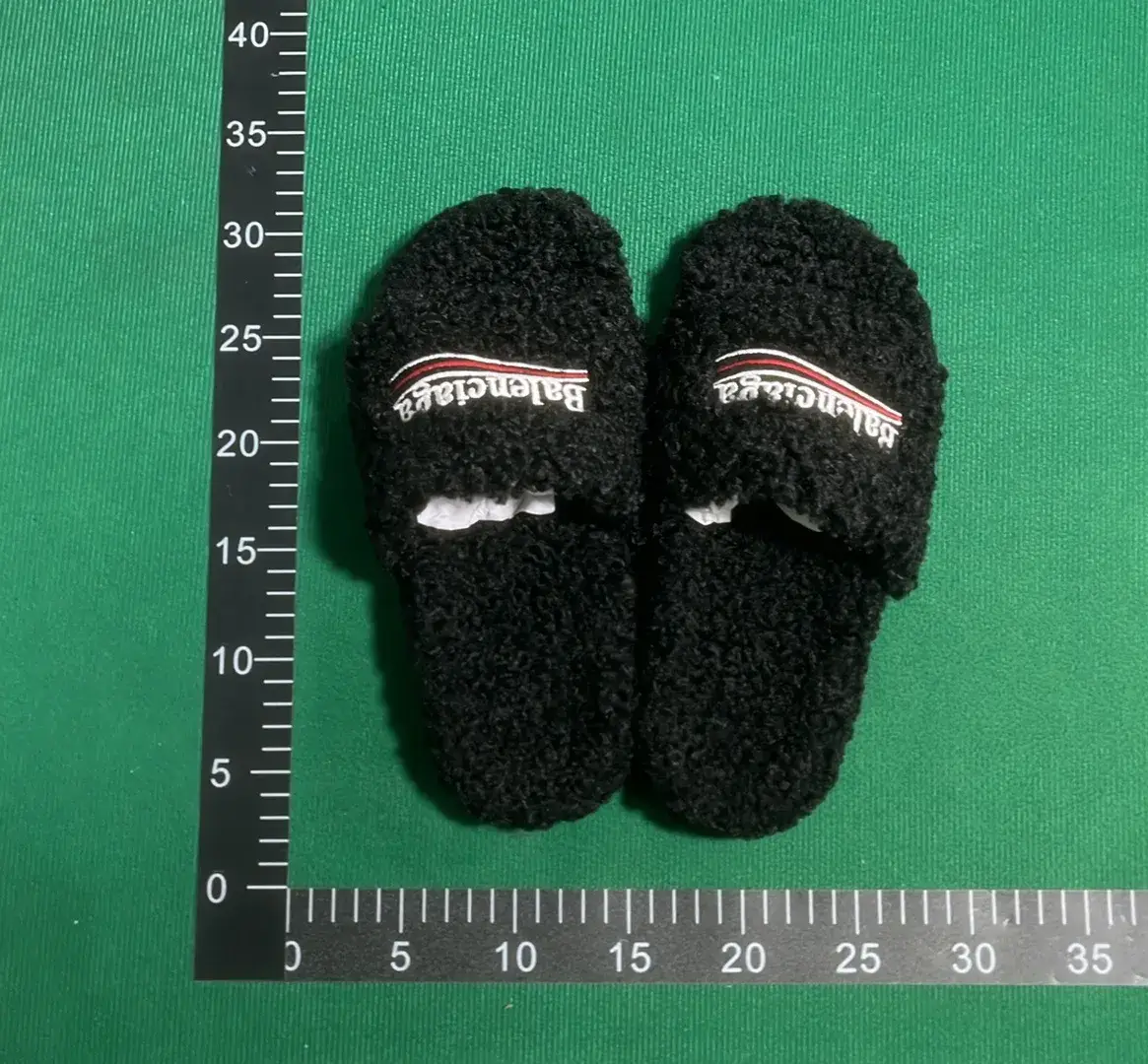 Balenciaga Furry (5+)  in the Best OopBuy Spreadsheet QC photos