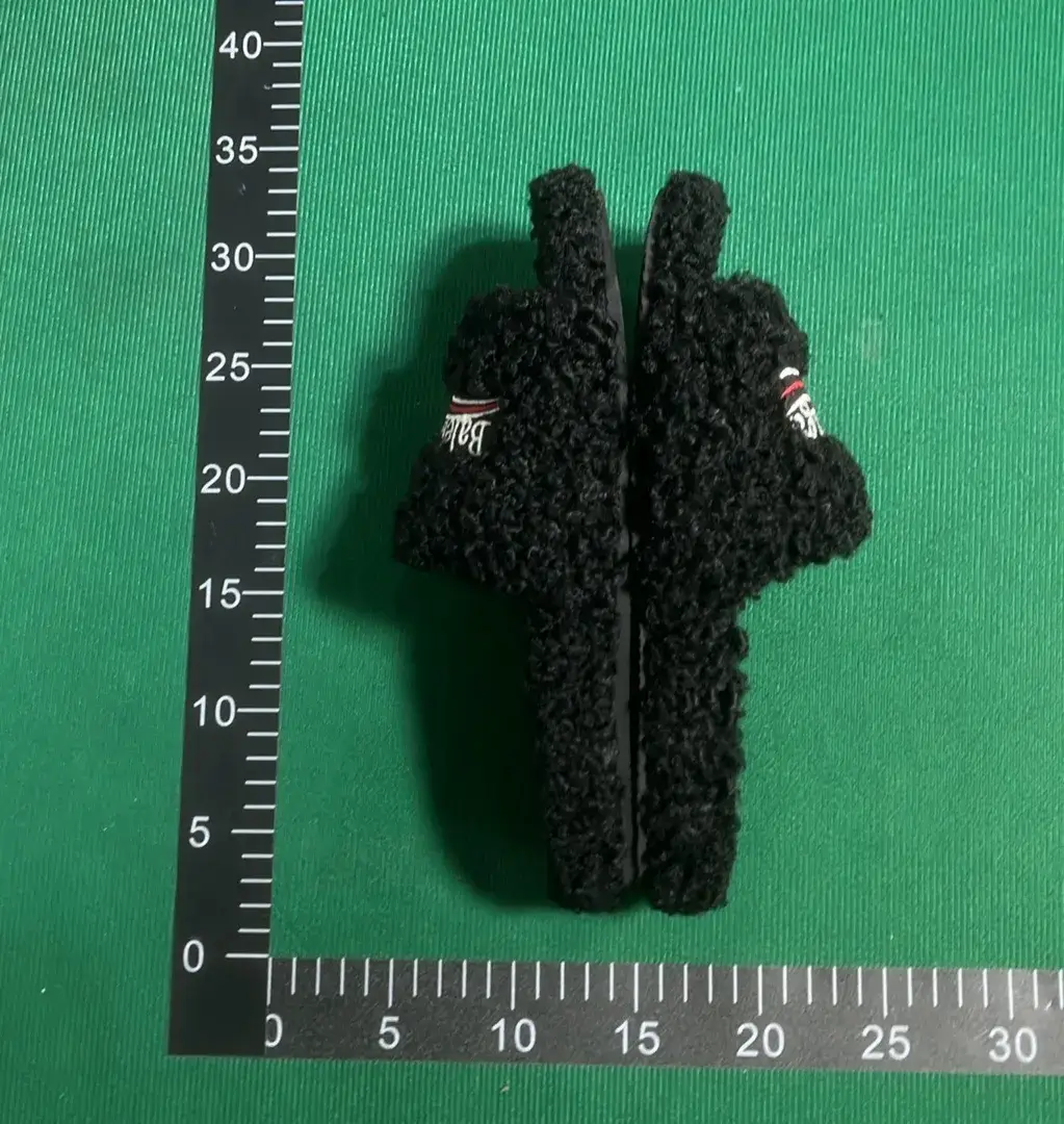 Balenciaga Furry (5+)  in the Best OopBuy Spreadsheet QC photos