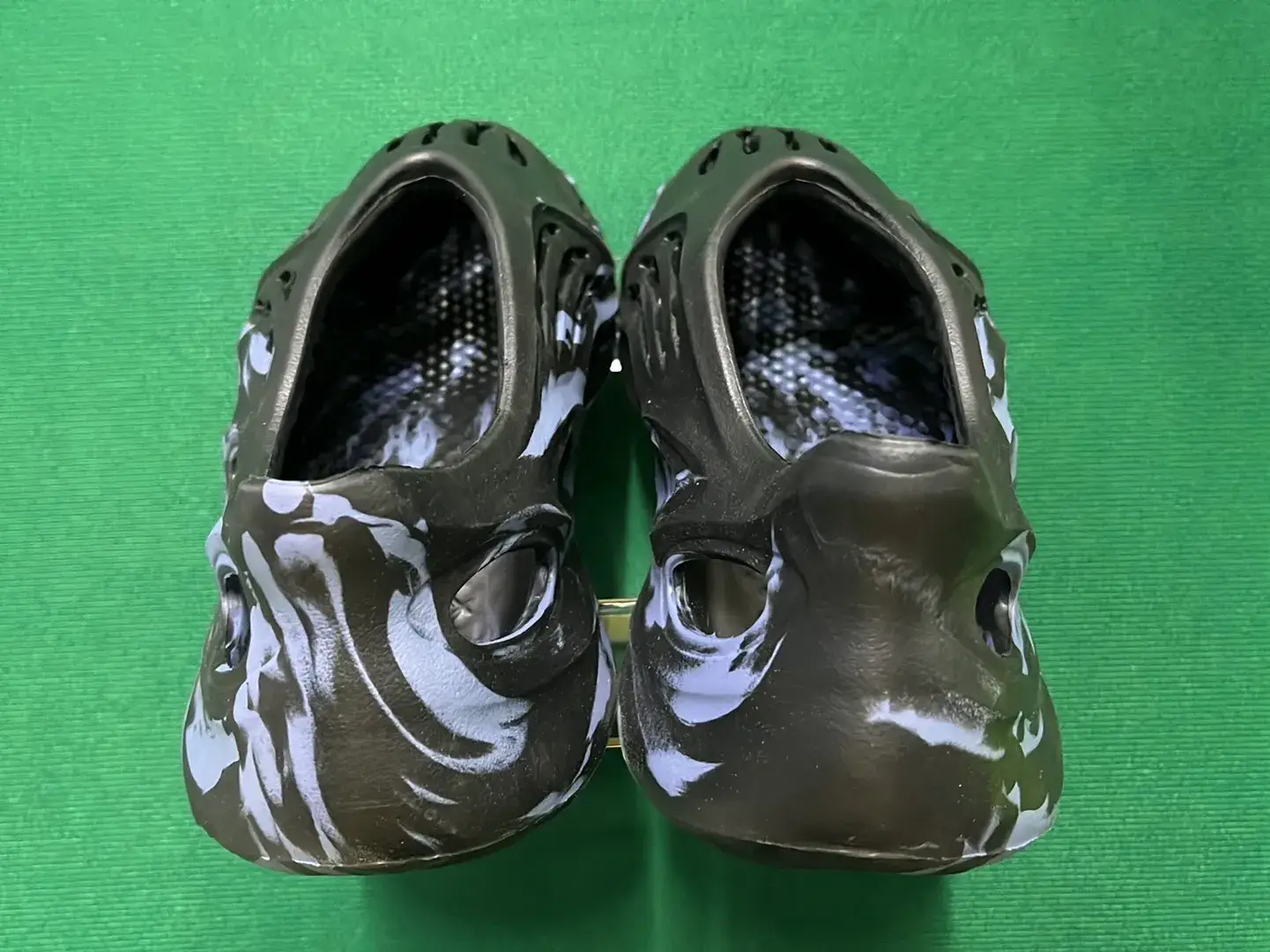 Adidas Originals Yeezy Foam Runner（10+）  in the Best OopBuy Spreadsheet QC photos