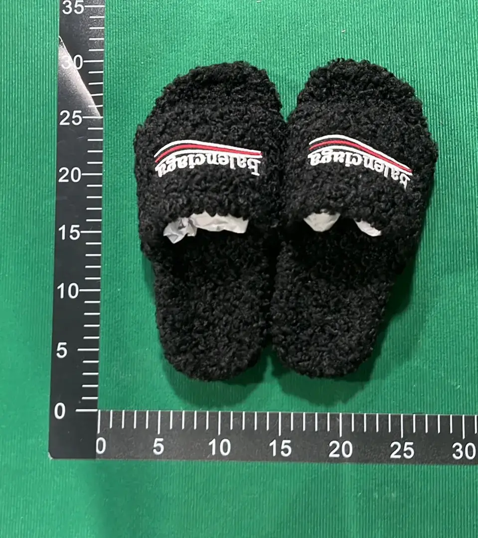 Balenciaga Furry (5+)  in the Best OopBuy Spreadsheet QC photos