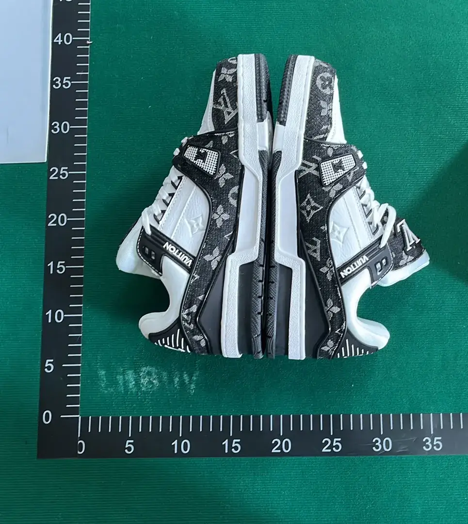 Louis Vuitton Trainer （25+）  in the Best OopBuy Spreadsheet QC photos