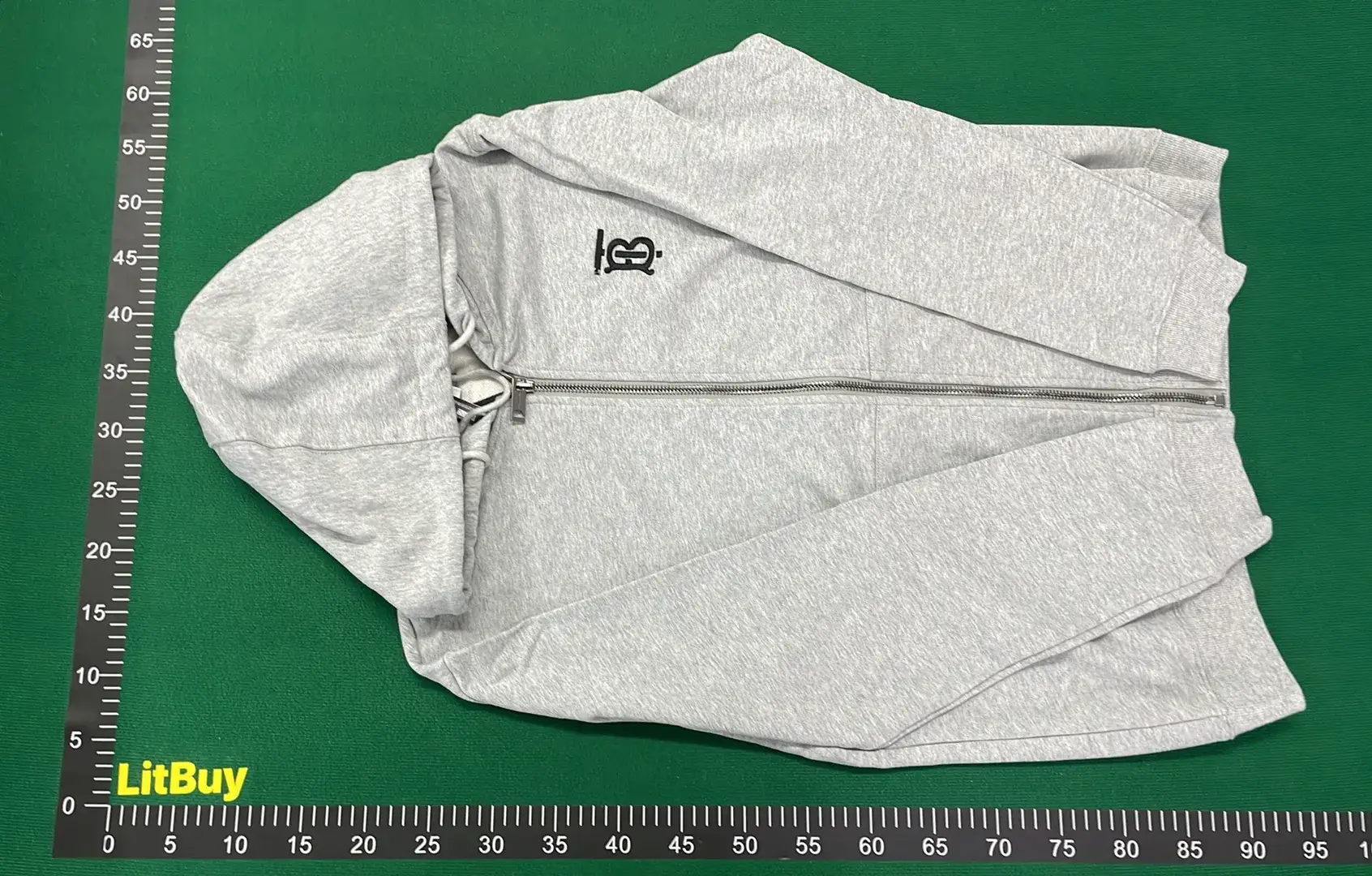 BURBERRY.。Chest logo plaid hat zipper hooded sweatshirt  in the Best OopBuy Spreadsheet QC photos
