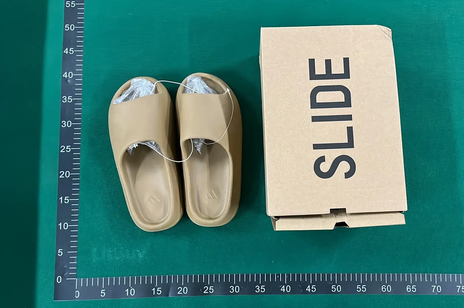 Adidas Originals Yeezy Slide (10+)  in the Best OopBuy Spreadsheet QC photos