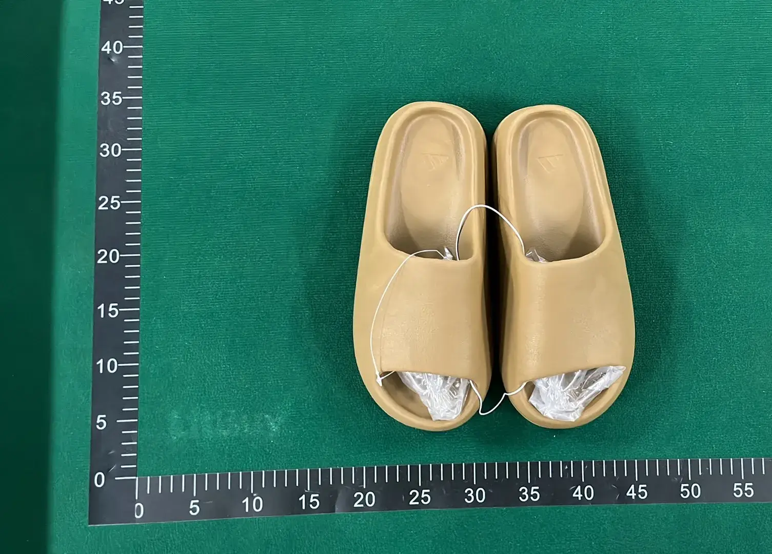 Adidas Originals Yeezy Slide (10+)  in the Best OopBuy Spreadsheet QC photos