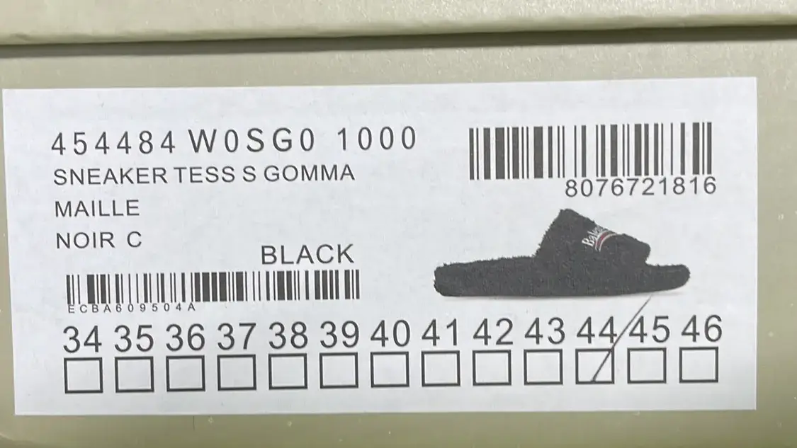 Balenciaga Furry (5+)  in the Best OopBuy Spreadsheet QC photos