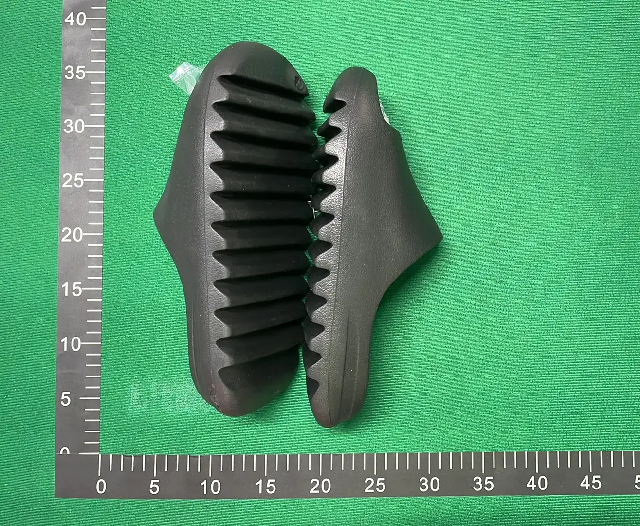 Adidas Originals Yeezy Slide (10+)  in the Best OopBuy Spreadsheet QC photos