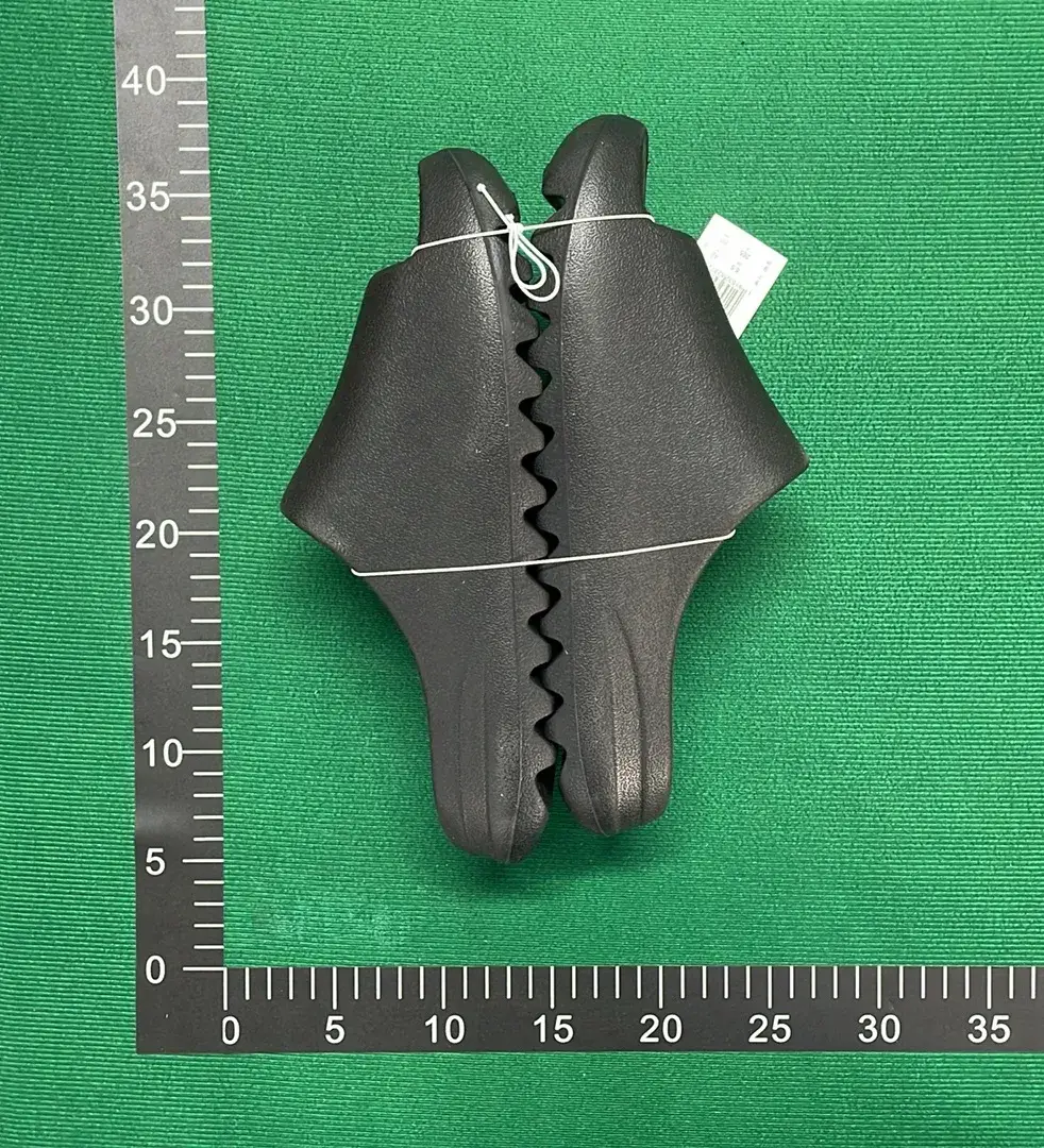 Adidas Originals Yeezy Slide (10+)  in the Best OopBuy Spreadsheet QC photos