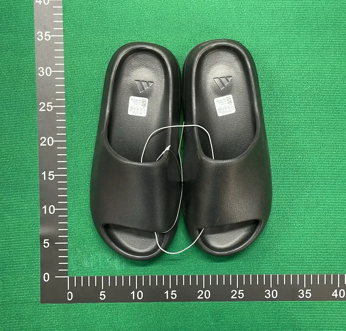 Adidas Originals Yeezy Slide (10+)  in the Best OopBuy Spreadsheet QC photos