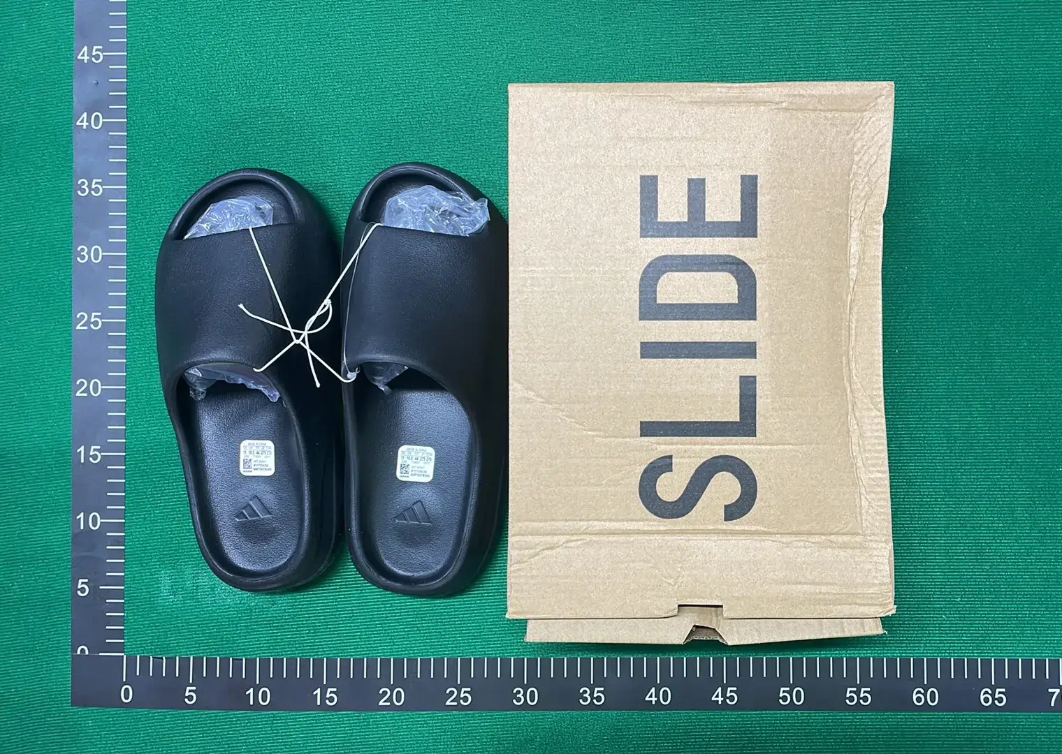 Adidas Originals Yeezy Slide (10+)  in the Best OopBuy Spreadsheet QC photos