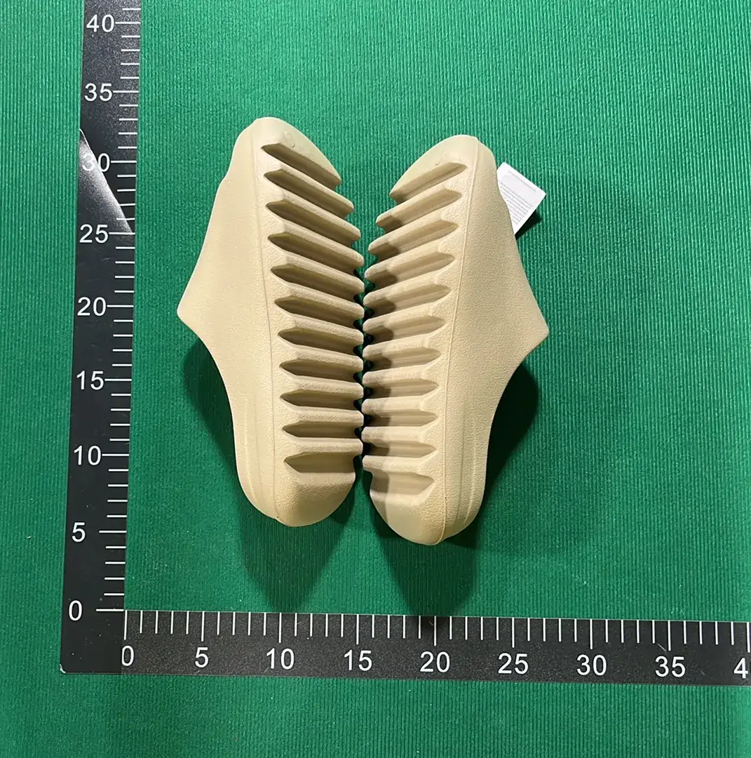 Adidas Originals Yeezy Slide (10+)  in the Best OopBuy Spreadsheet QC photos