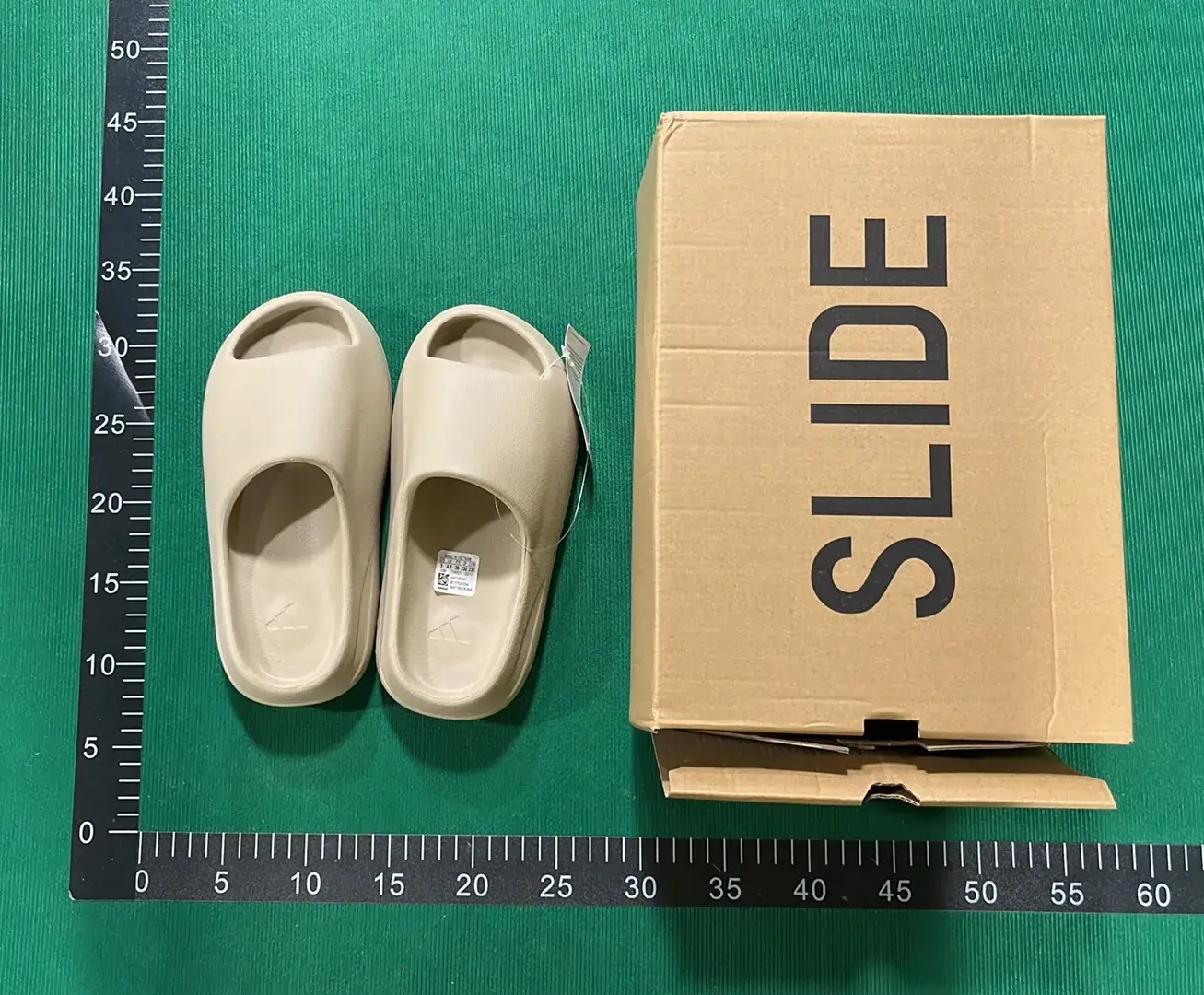 Adidas Originals Yeezy Slide (10+)  in the Best OopBuy Spreadsheet QC photos