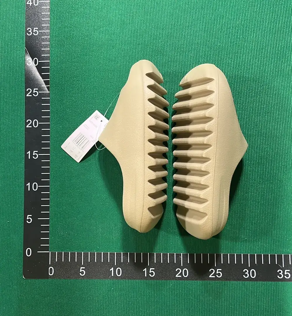 Adidas Originals Yeezy Slide (10+)  in the Best OopBuy Spreadsheet QC photos