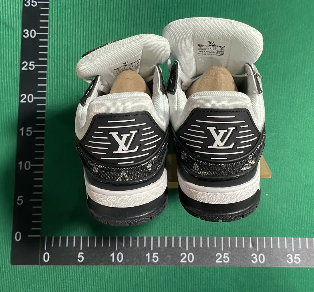 Louis Vuitton Trainer （25+）  in the Best OopBuy Spreadsheet QC photos