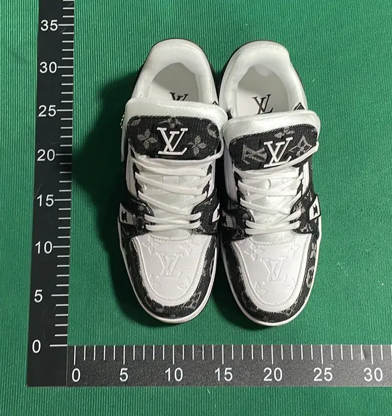Louis Vuitton Trainer （25+）  in the Best OopBuy Spreadsheet QC photos
