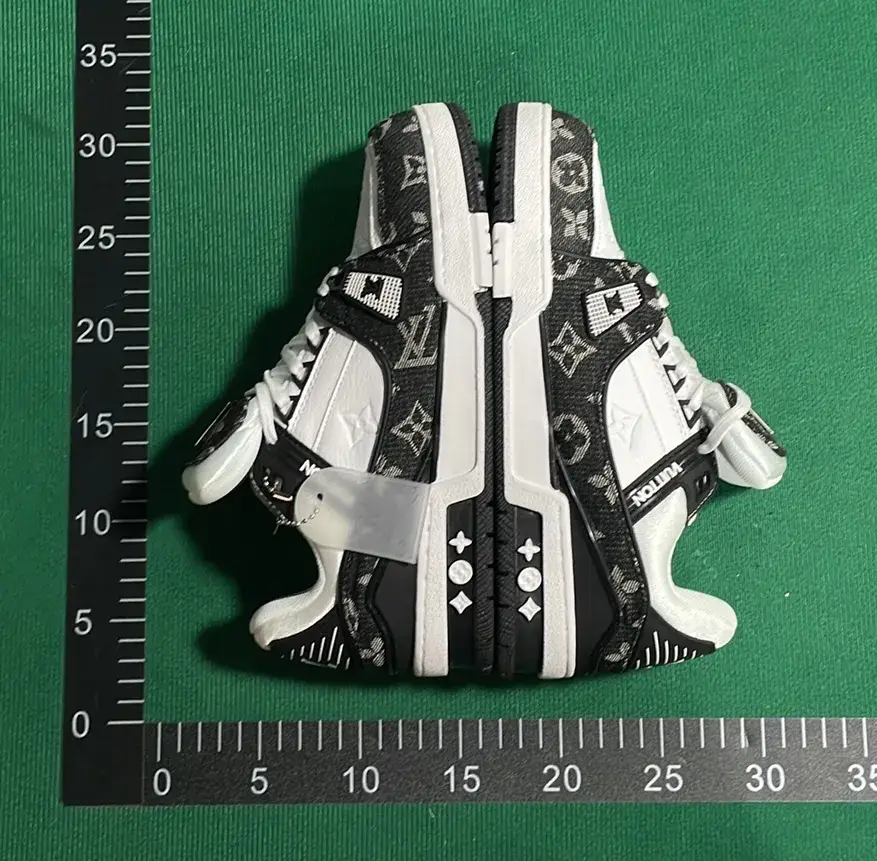 Louis Vuitton Trainer （25+）  in the Best OopBuy Spreadsheet QC photos