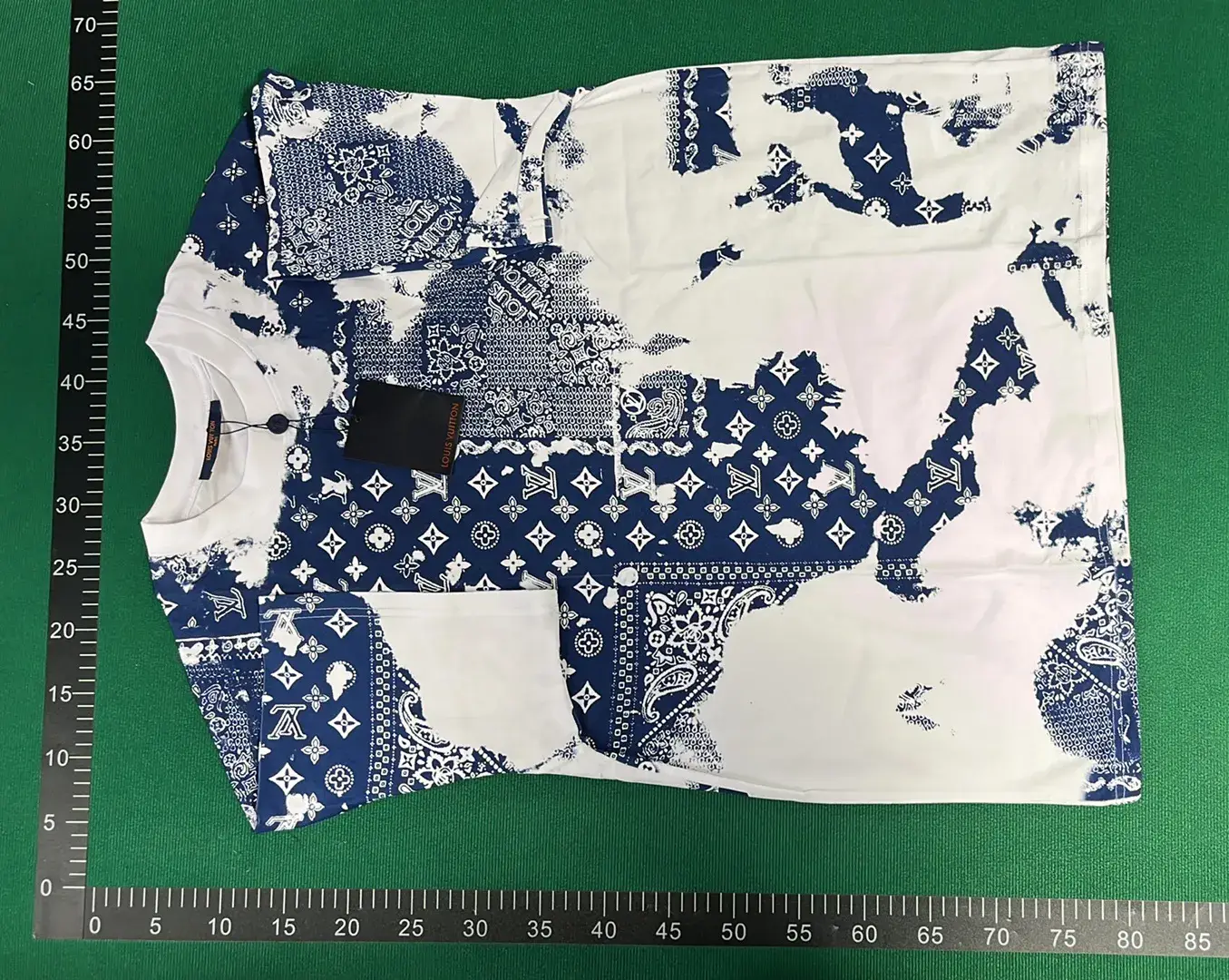 1:1 Batch L Monogram Letter Short Sleeve Classic Round Neck Loose T-Shirt for Couples, Men and Women  in the Best OopBuy Spreadsheet QC photos