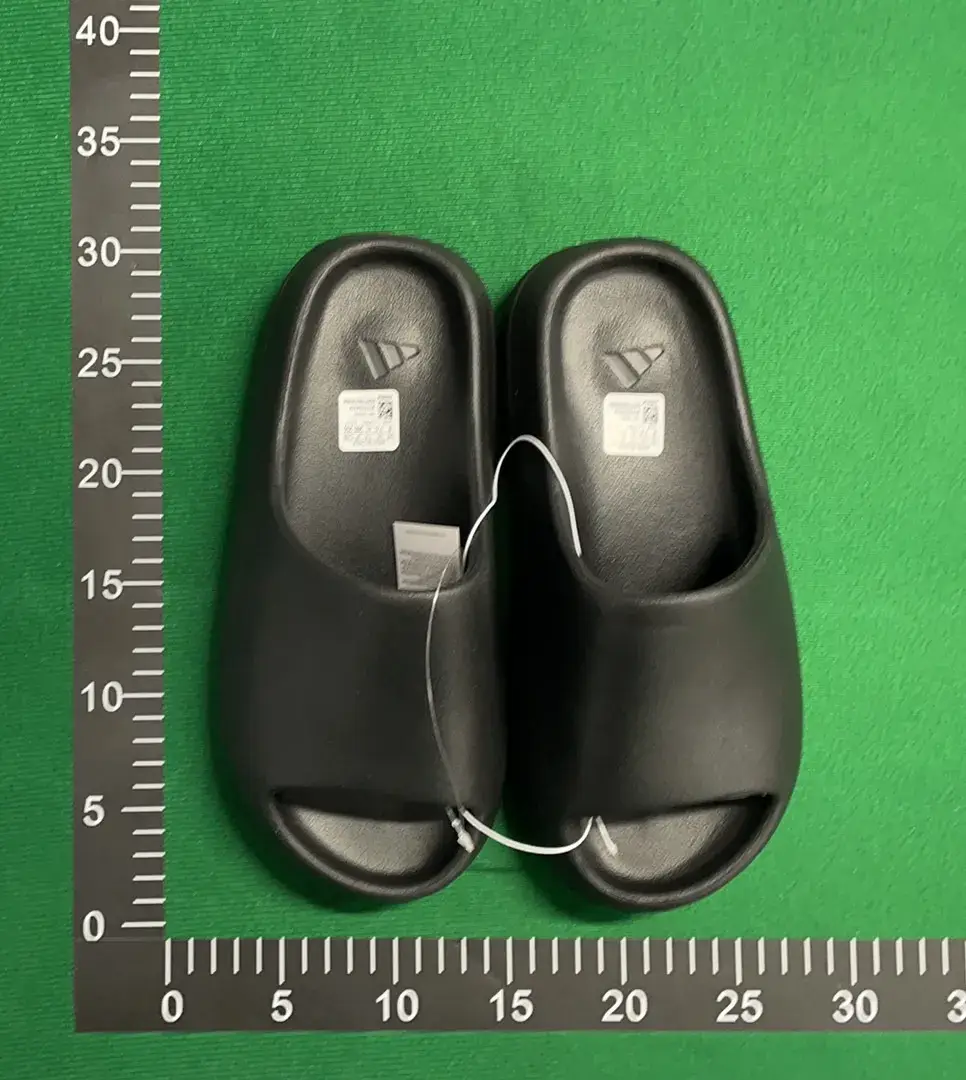 Adidas Originals Yeezy Slide (10+)  in the Best OopBuy Spreadsheet QC photos