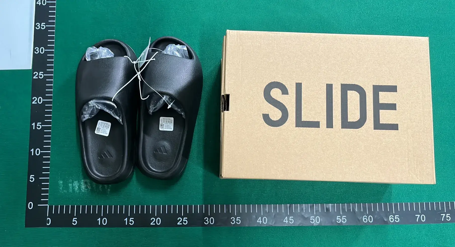 Adidas Originals Yeezy Slide (10+)  in the Best OopBuy Spreadsheet QC photos
