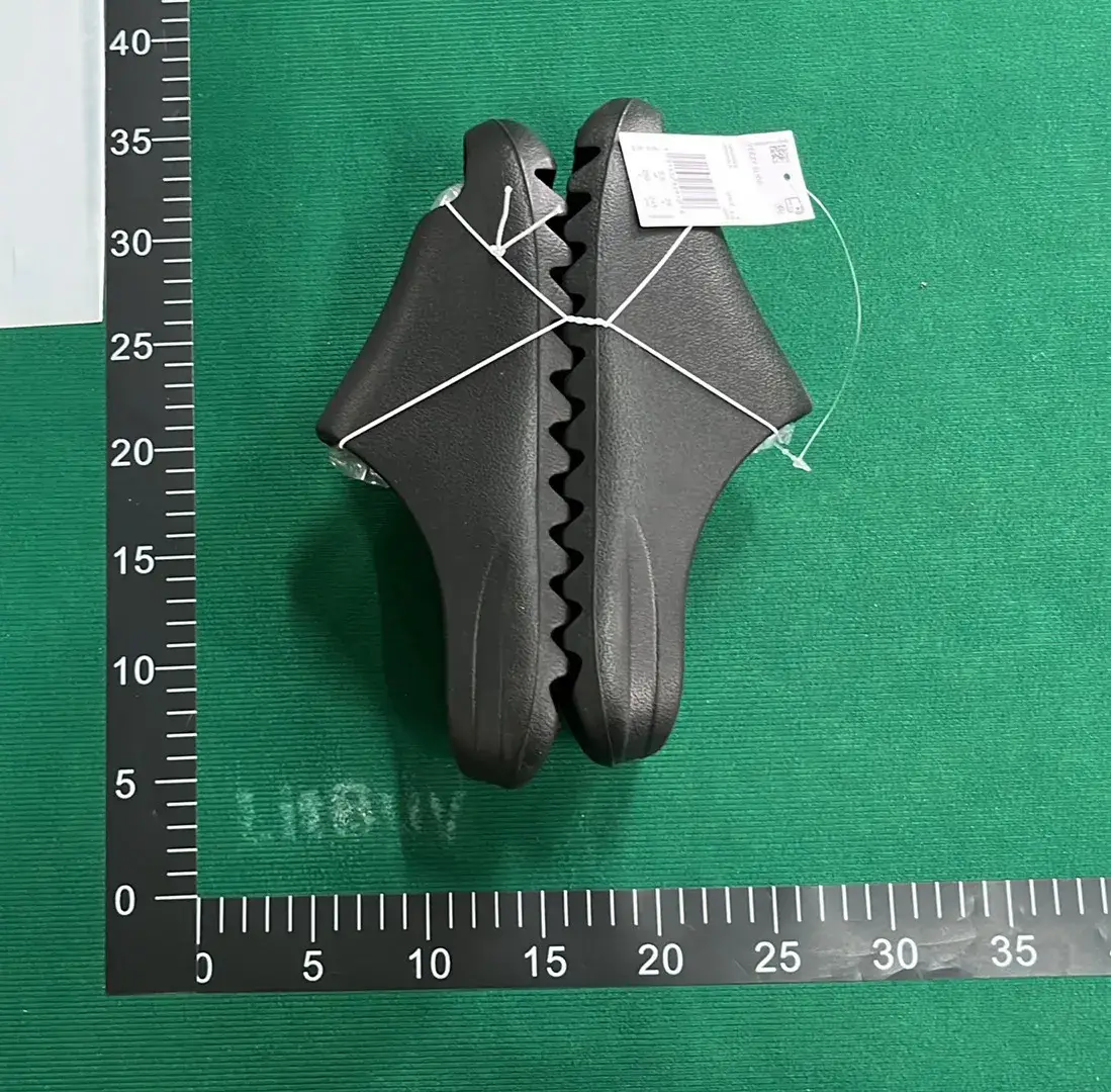 Adidas Originals Yeezy Slide (10+)  in the Best OopBuy Spreadsheet QC photos