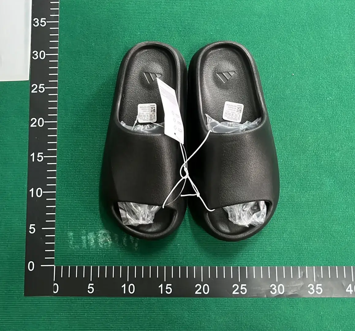 Adidas Originals Yeezy Slide (10+)  in the Best OopBuy Spreadsheet QC photos