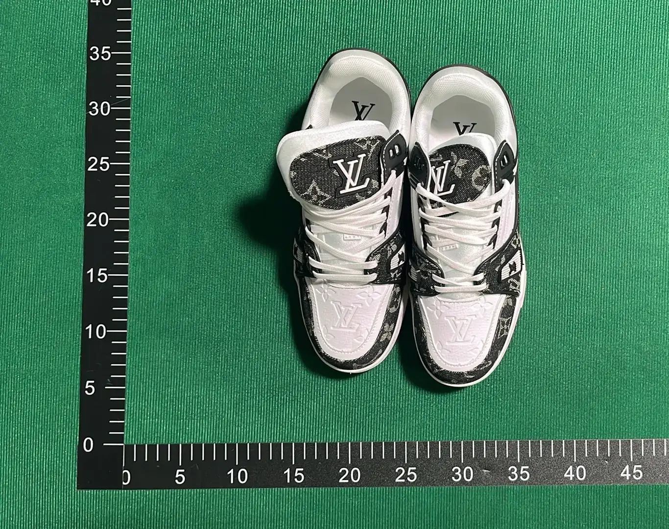 Louis Vuitton Trainer （25+）  in the Best OopBuy Spreadsheet QC photos