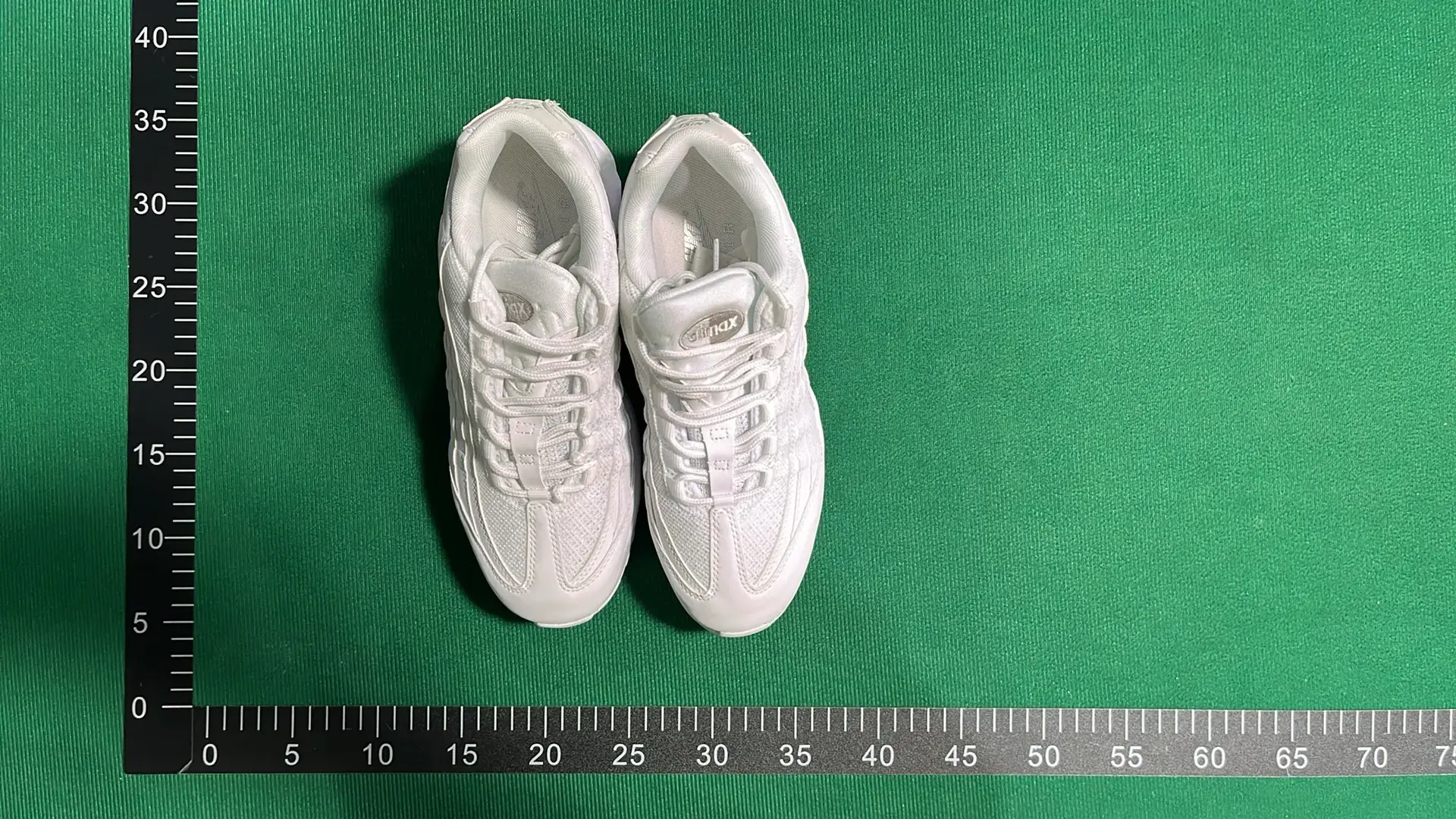 B3D Max95 Retro Minimalist Shock-Absorbing Non-Slip Casual Running Shoes  in the Best OopBuy Spreadsheet QC photos