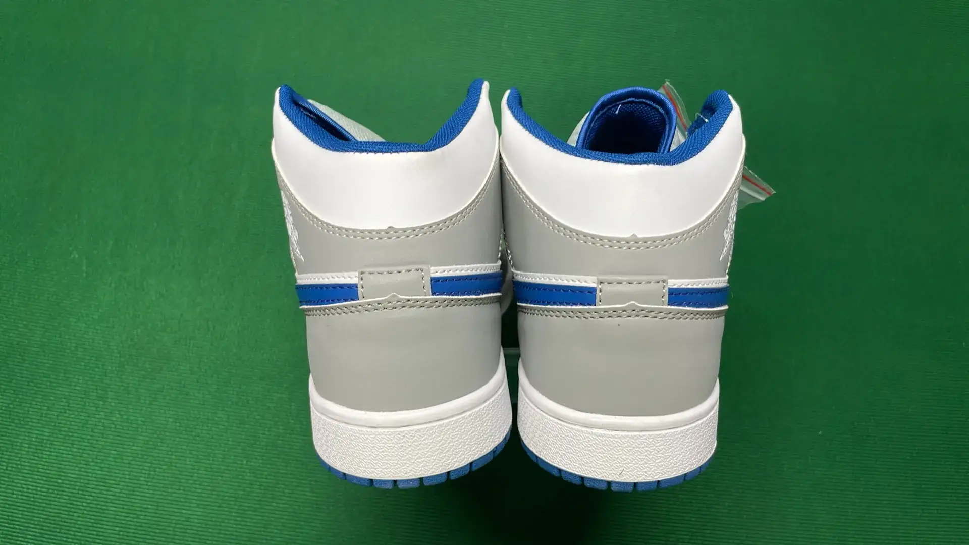 B0D 1.0中帮复古篮球鞋-L  in the Best OopBuy Spreadsheet QC photos