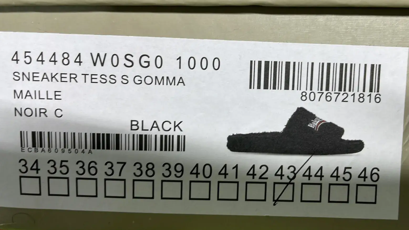 Balenciaga Furry (5+)  in the Best OopBuy Spreadsheet QC photos