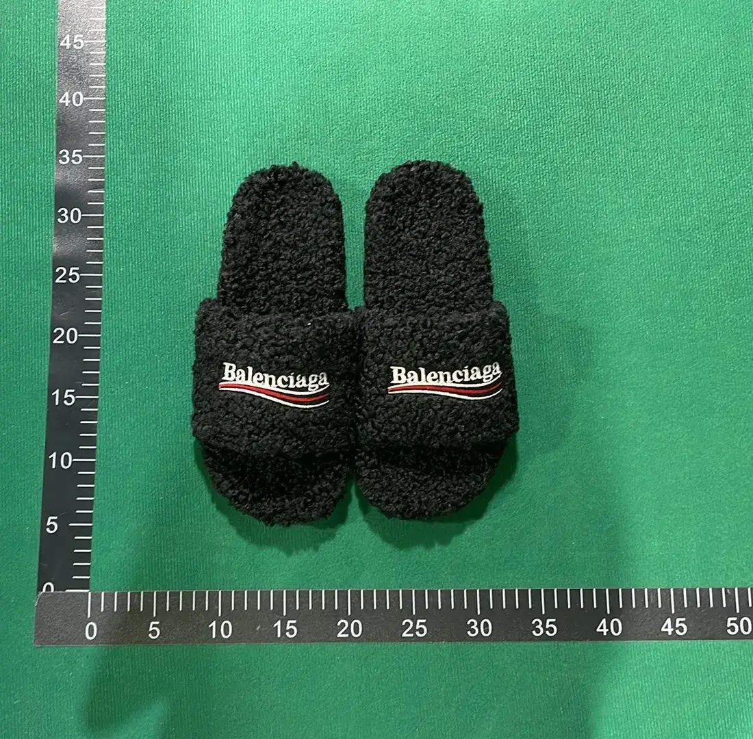 Balenciaga Furry (5+)  in the Best OopBuy Spreadsheet QC photos