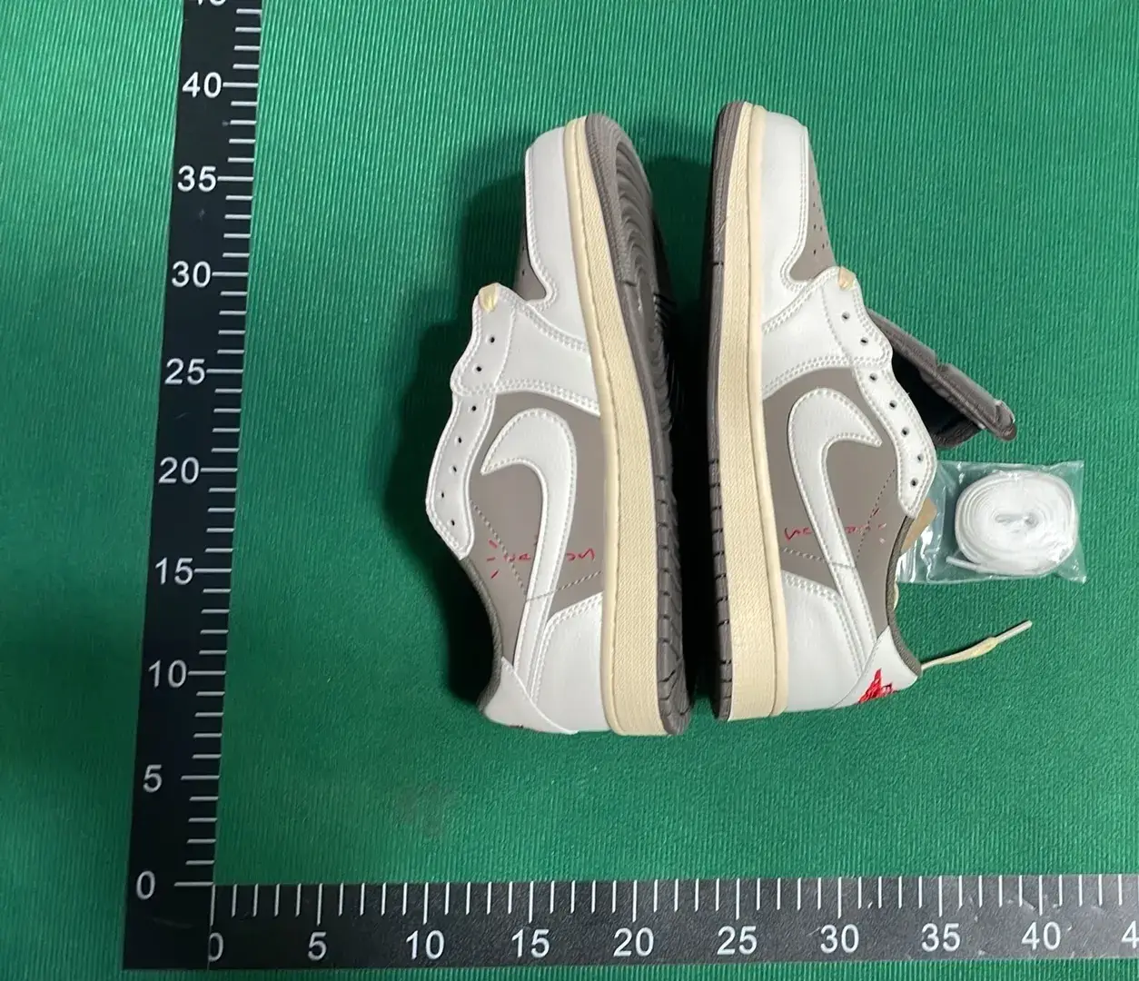 ** Ba**h Jor**n x Tr***s S**ott 1 Hi*h O* *P  in the Best OopBuy Spreadsheet QC photos